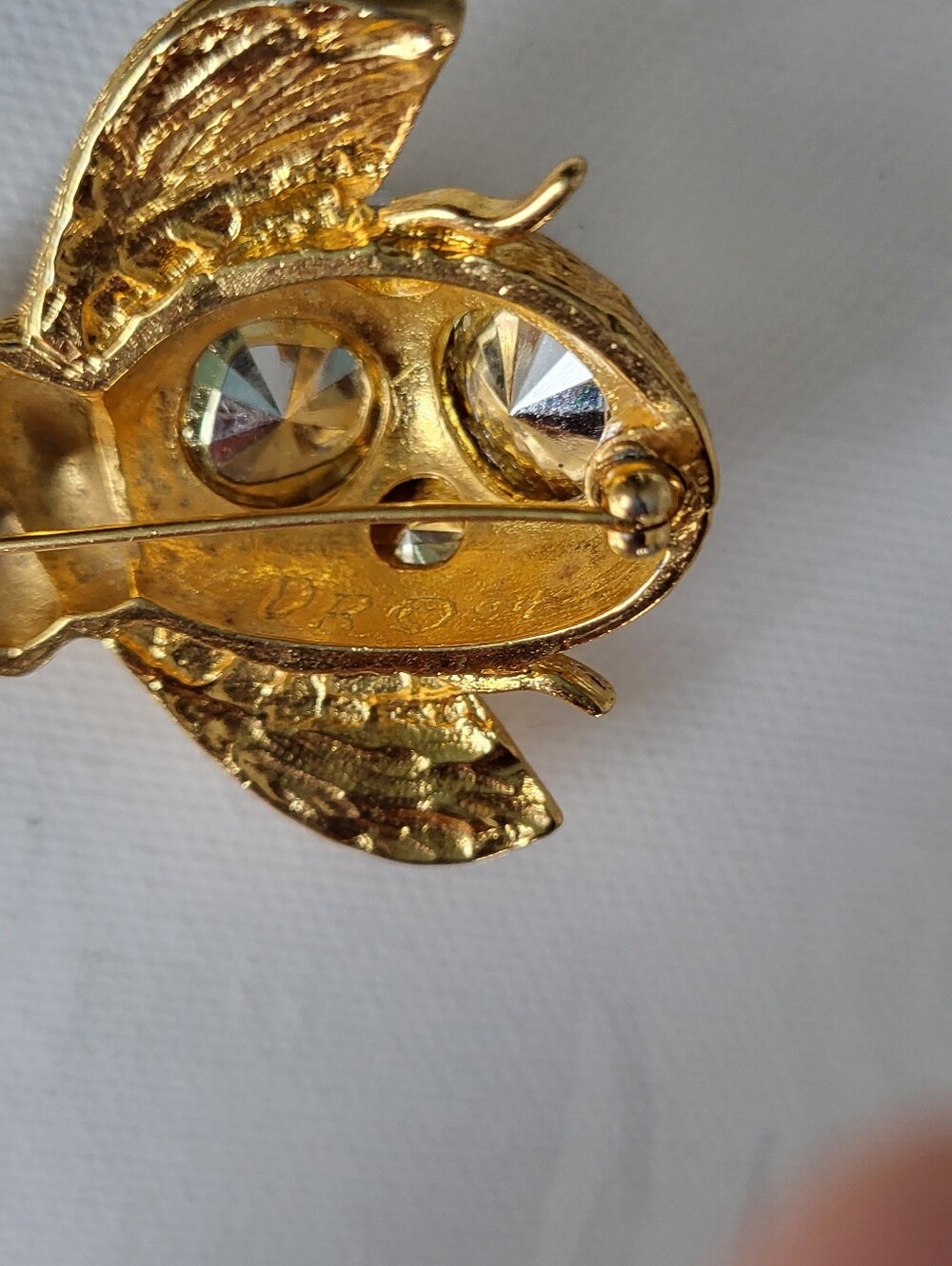 Vinrage Rivoli Rhinestons Bee Brooch - Picture 4 of 4